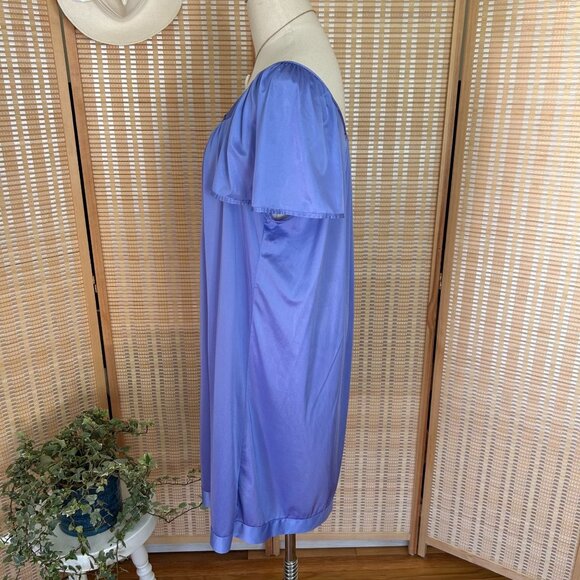 Vintage Purple Short-Sleeve Nightgown With Embroidered Neckline - Picture 2 of 10